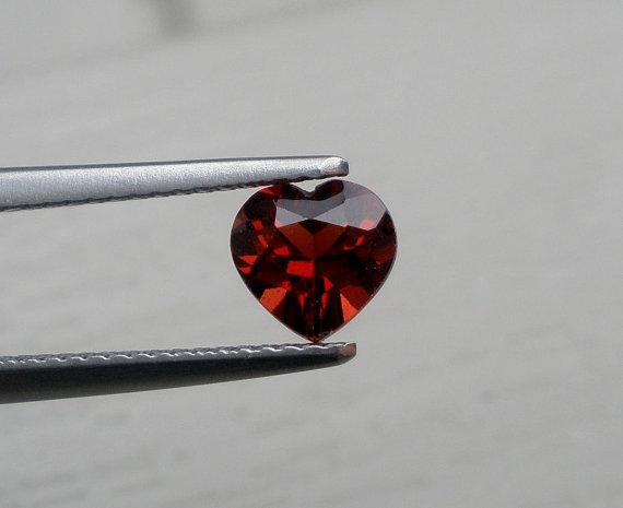 Garnet heart loose faceted natural gem 6mm