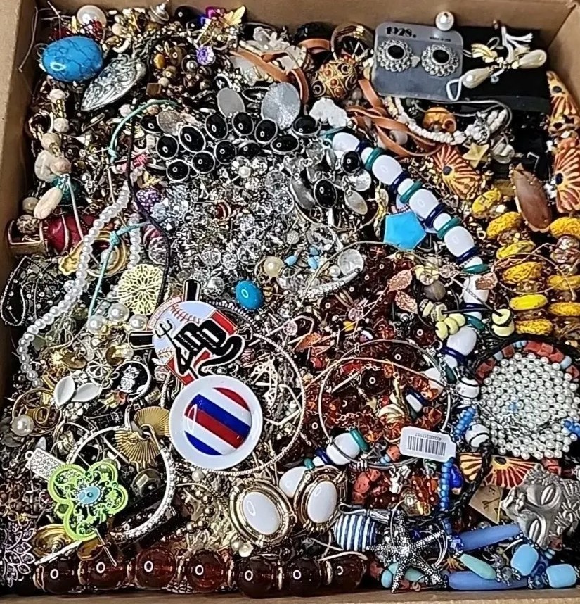 3 Lbs Unsearched Huge Lot VTG Jewelry Vintage Mod Junk + Wear Resell Tangled In