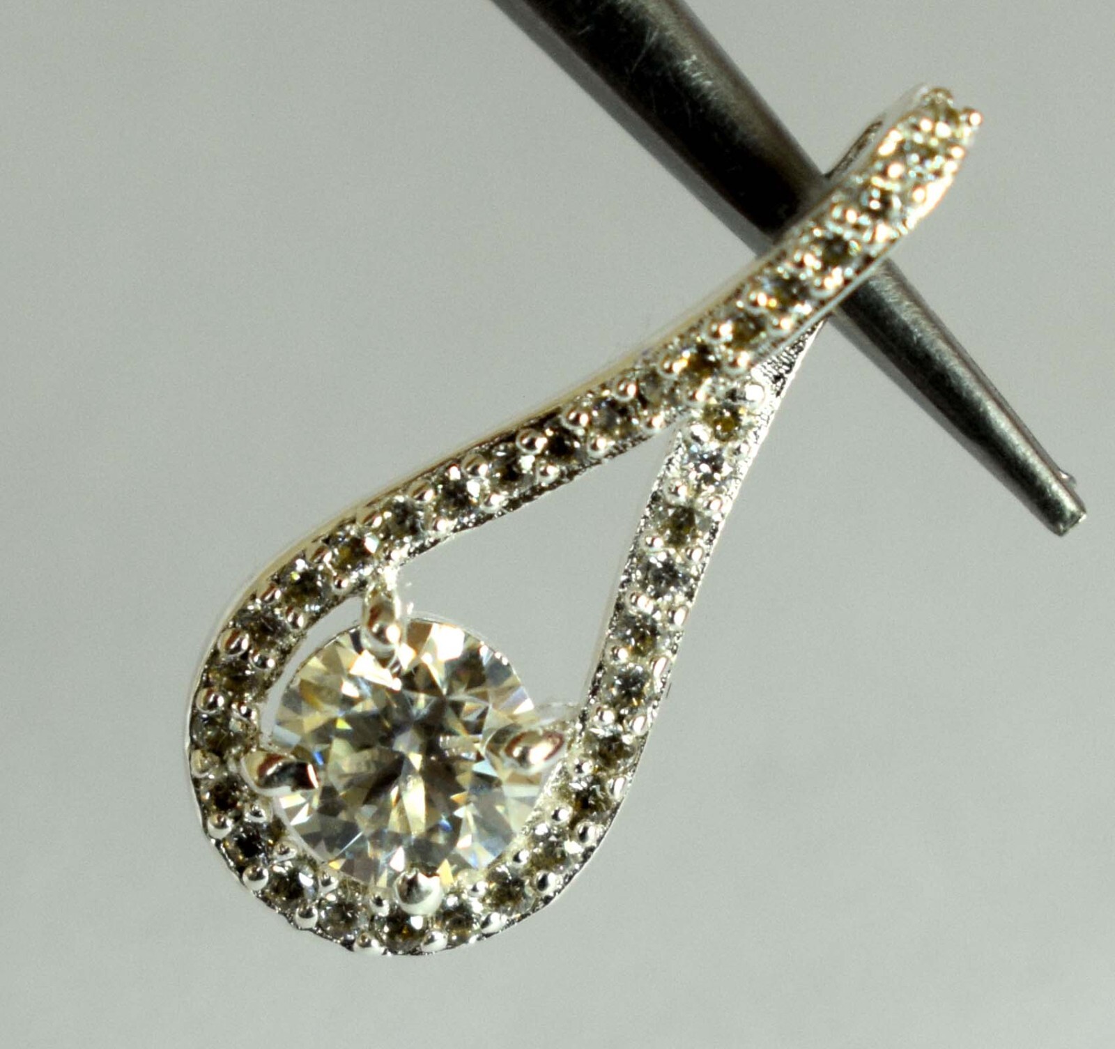 1.45 Carat White Round Brilliant Cut Diamond Solitaire Certified Pendant SEE VDO