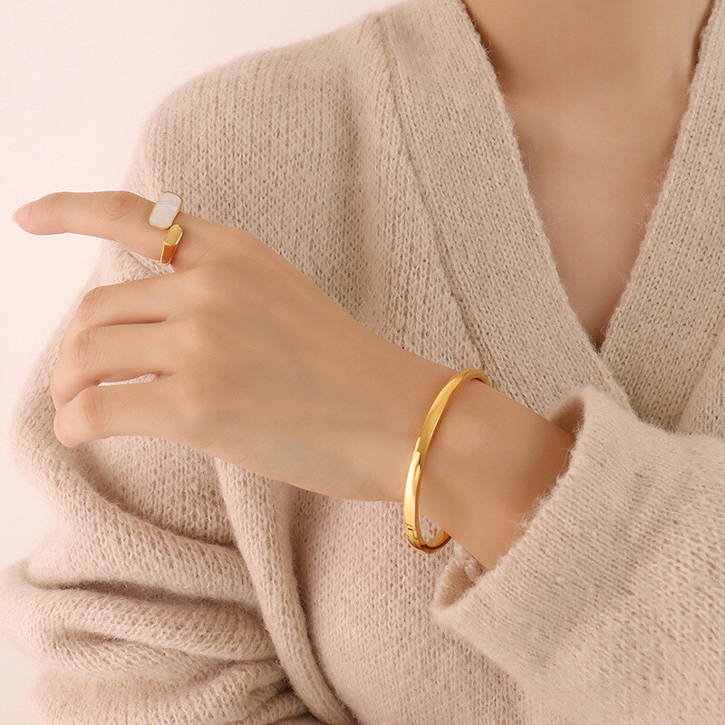 Woman 18K Gold Plated Stainless Steel Glossy Bangle Bracelet Opening 4mm Wide