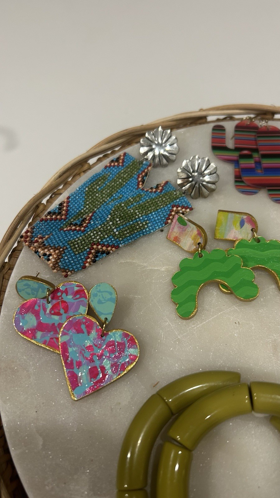 Women’s Fashion Jewelry Mixed Lot: 7pc Earrings, Bracelet & Brooch Multicolor