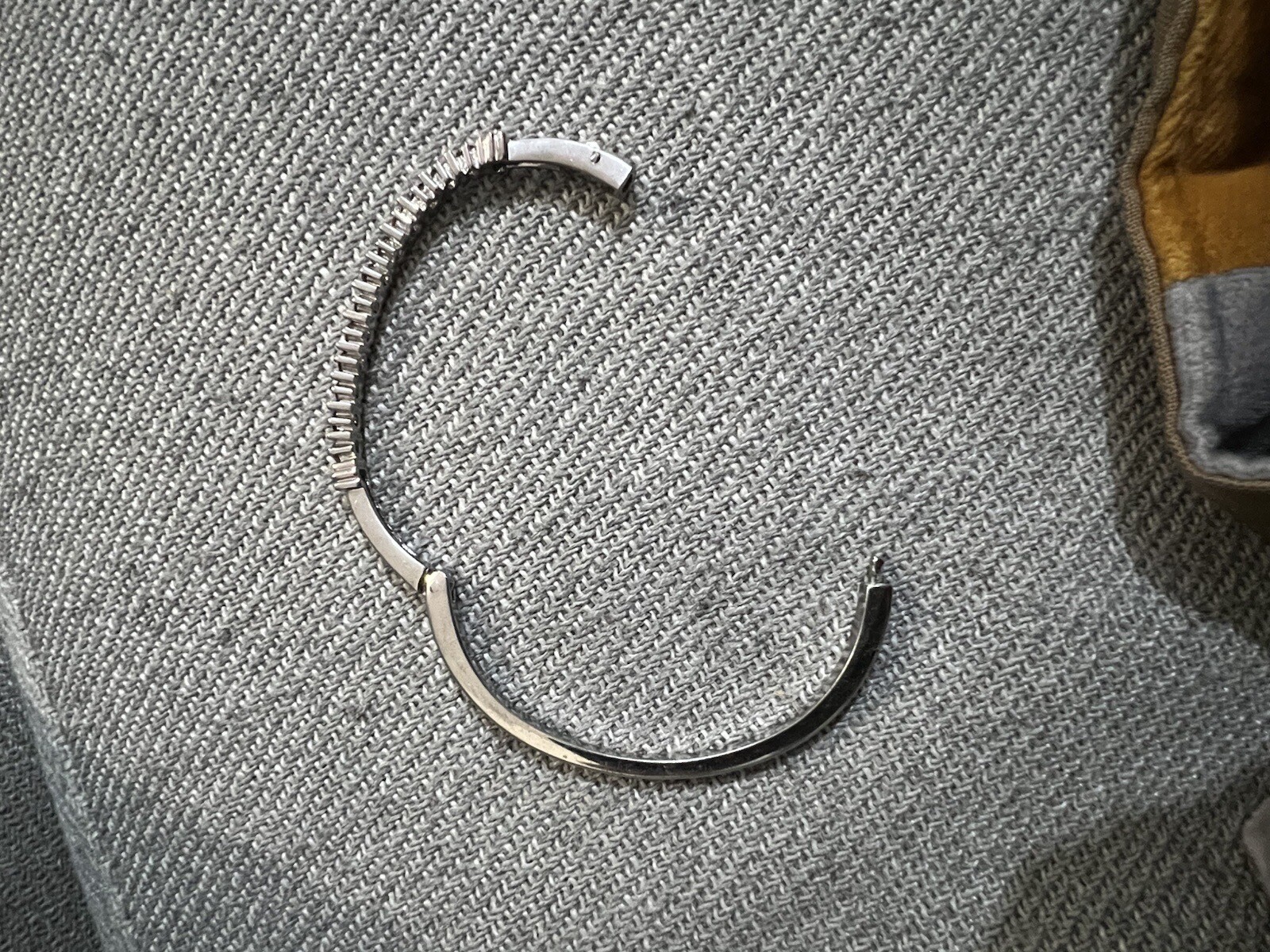 silver Tone bracelet With Unmarked Clear Crystal None symmetrical D : 5& 5.5cm