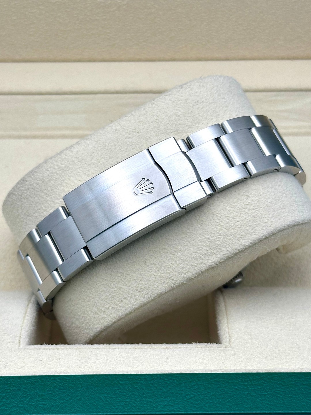 Rolex 134300 2025 Pistachio Dial Box & Papers
