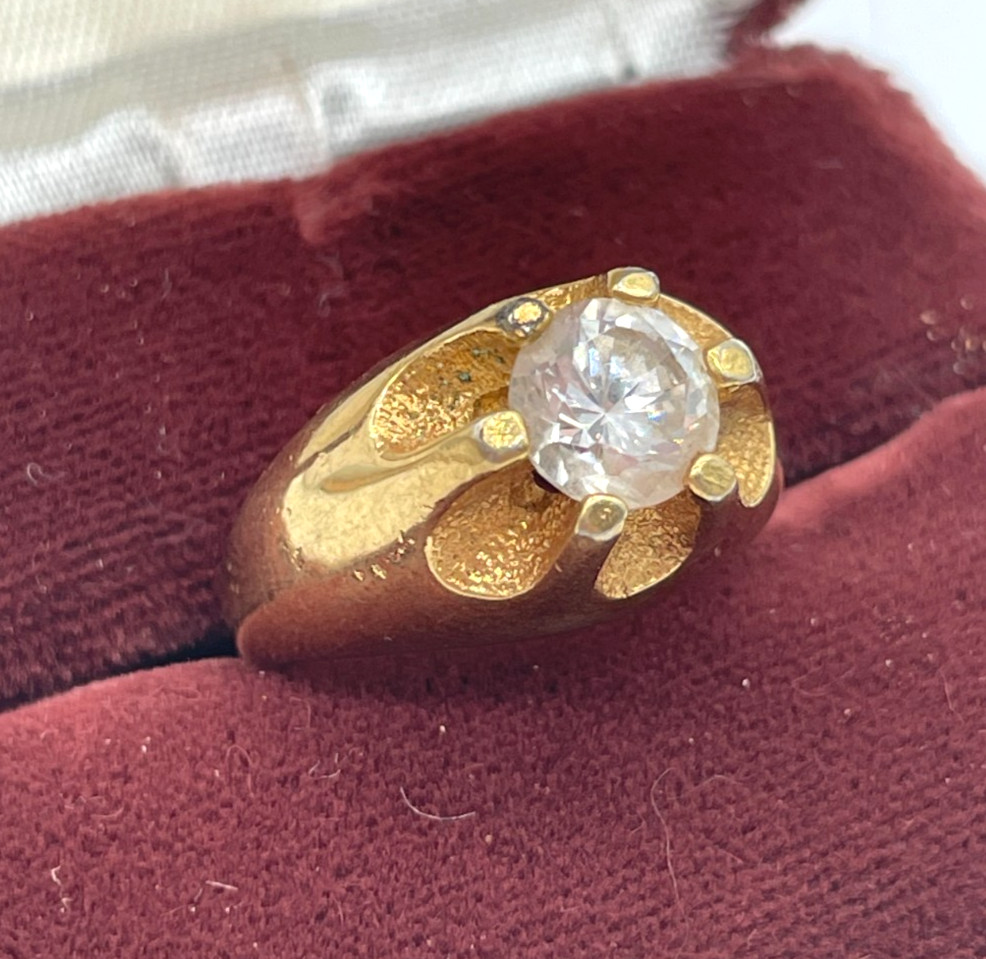 VTG Victorian Style Solitaire Chunky Gold tone Men’s Ring Size 8 statement