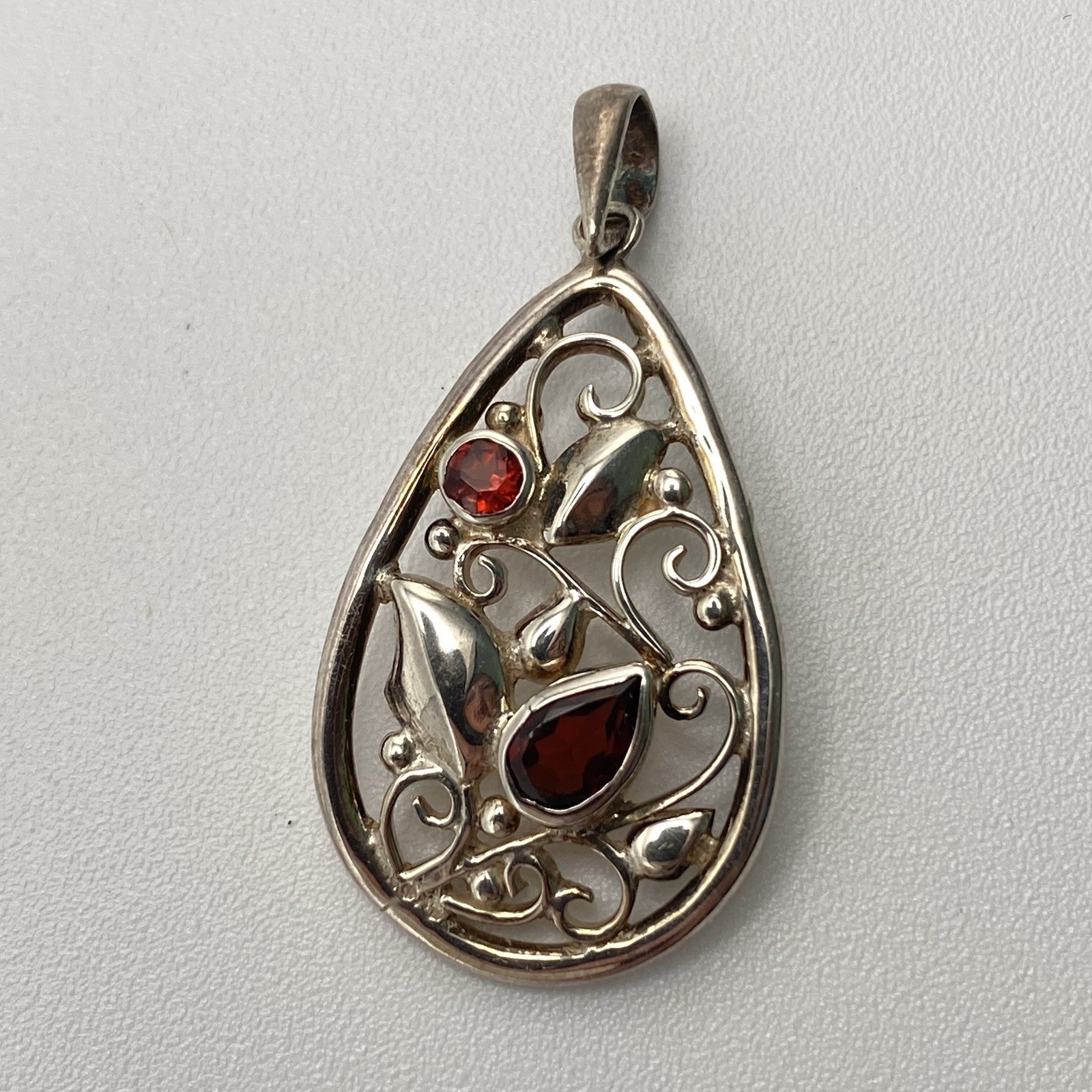 PTI 925 Sterling Silver Pendant Vintage Nepal Garnet Gemstone Filigree Bezel