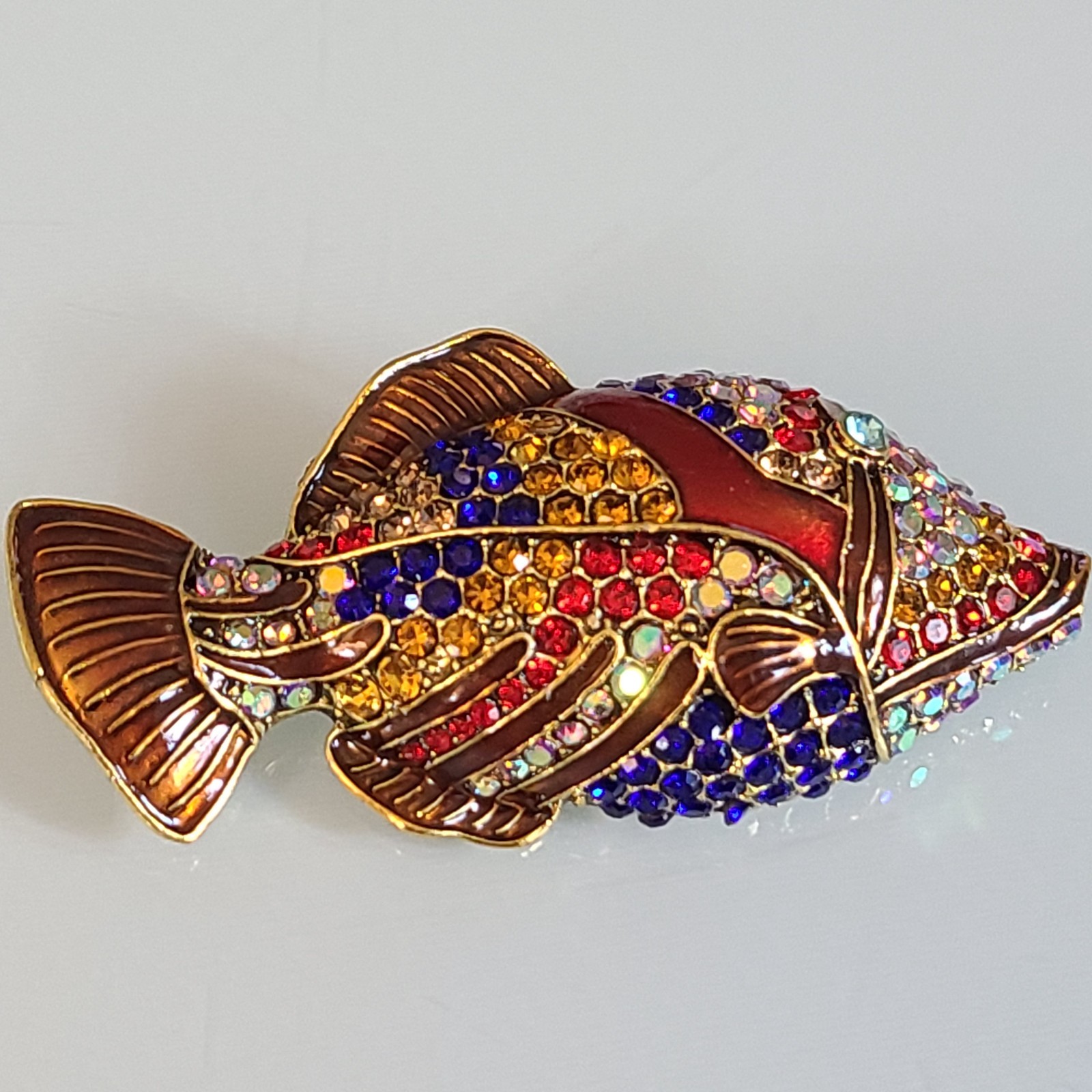 FAB HUGE 2.50″ UNSIGNED DESIGNER STYLE CRYSTAL RHINESTONE FISH BROOCH MULTI