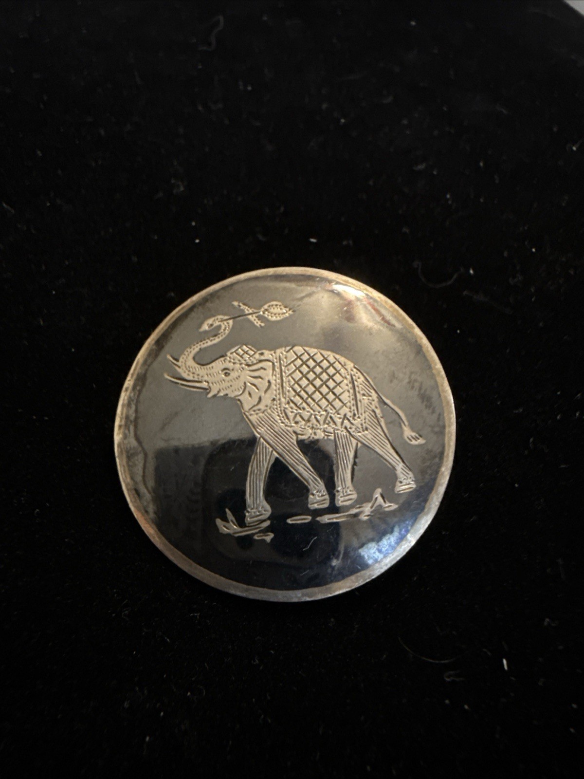 Vintage Silver Siam Elephant Round Brooch/ Pendant. Beautiful!!