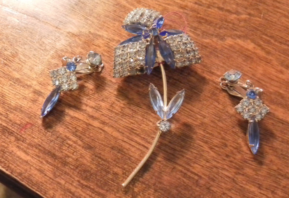 Vintage Clip Earrings & Matching Brooch Blue Rhinestones Unsigned