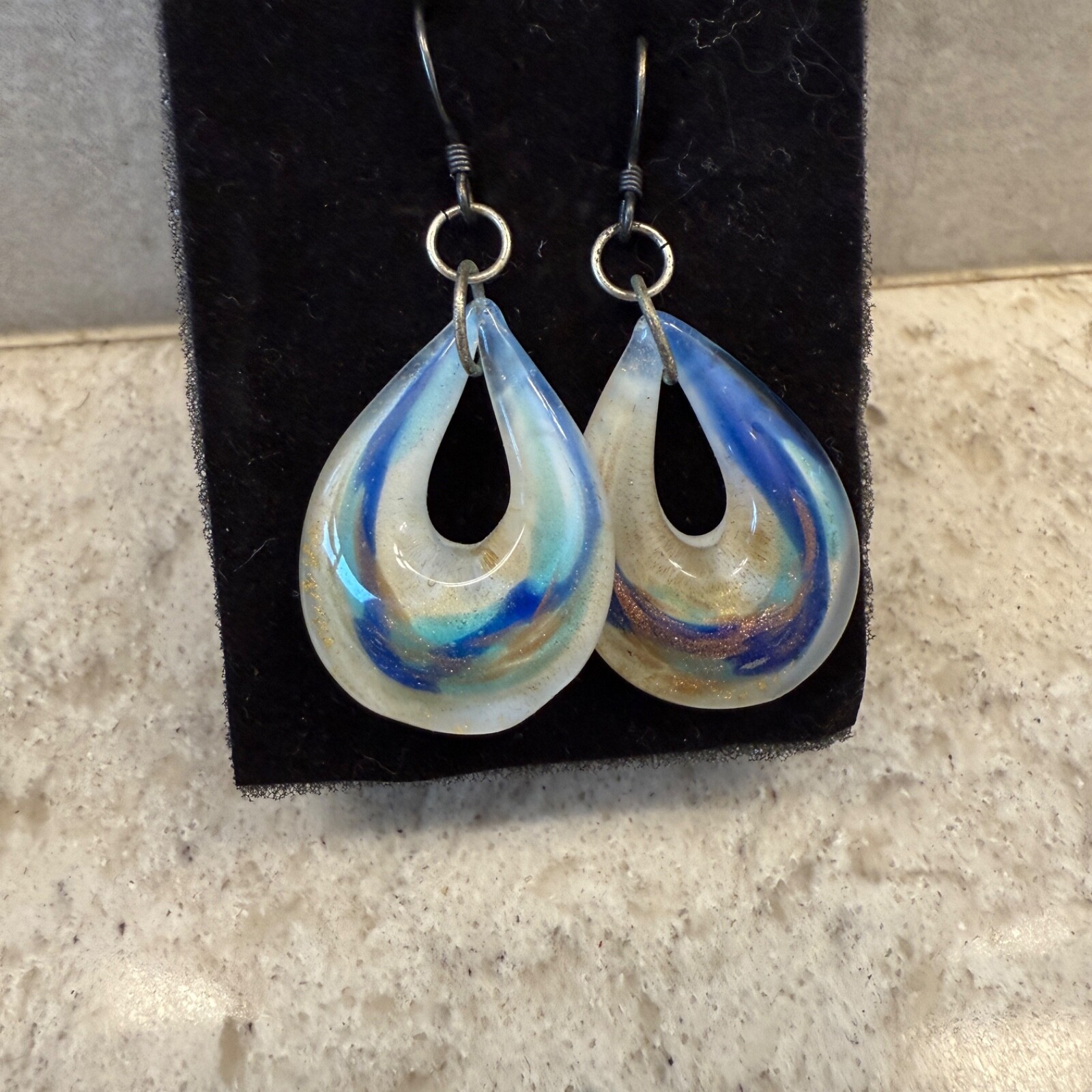 Pre-Owned teardrop glass earrings good conditions