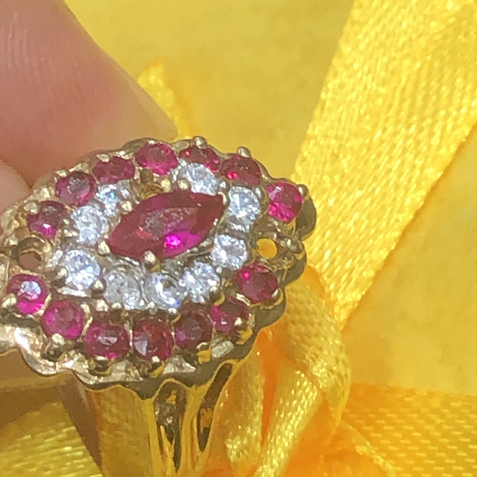 14KT YELLOW GOLD RING RED & WHITE GEMSTONES 1X1mm SIZE 5.5 WEIGHT 4.4g