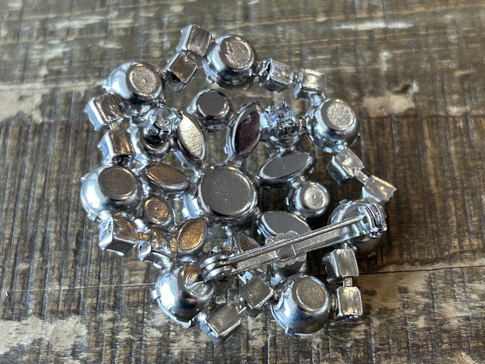INCREDIBLE Vintage UNSIGNED DESIGNER White Rhinestone Brooch w Stones on BACK !?