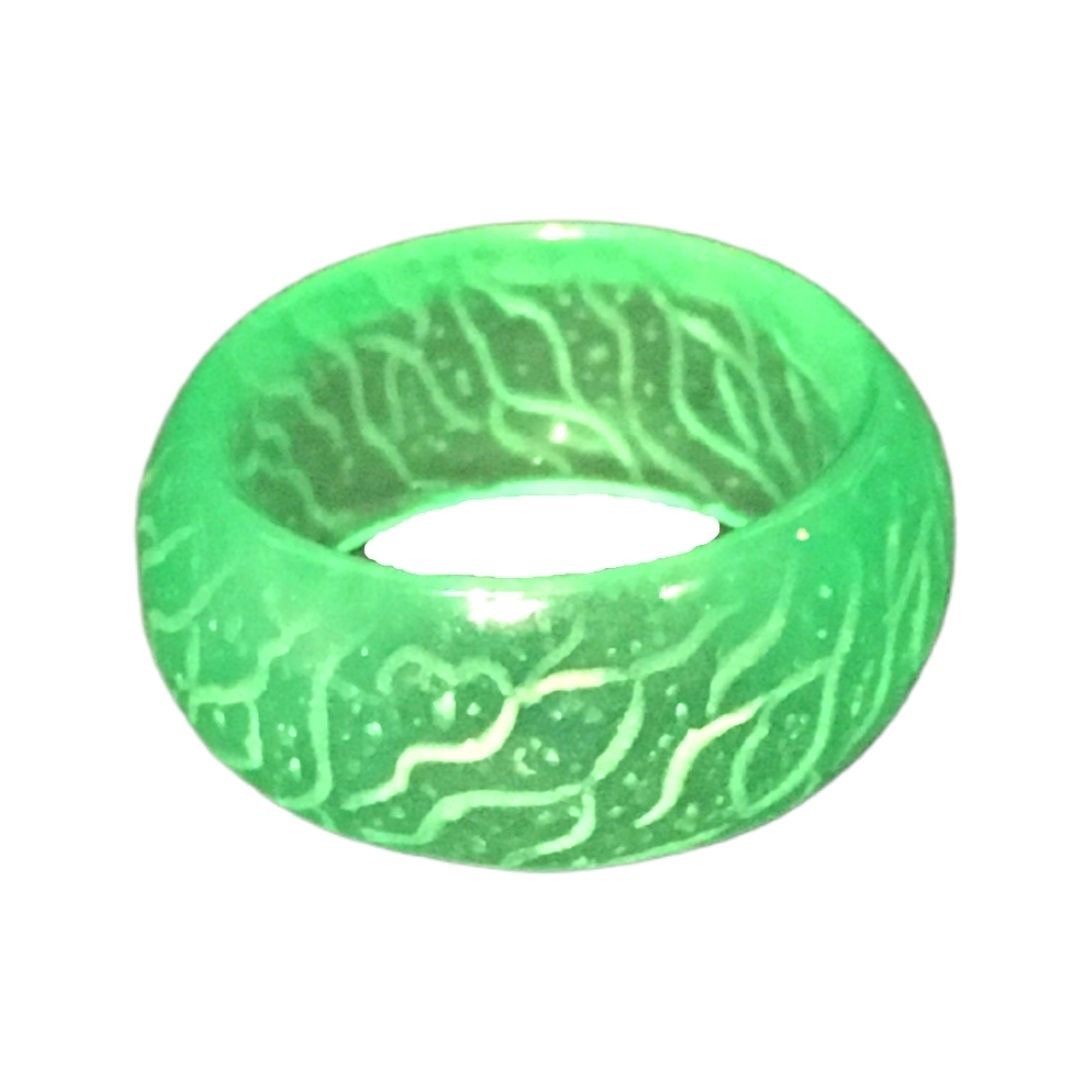 NEW IN PACKAGE Fun Set of Three Size 8 Crackled Resin Ring Band Party Jewelry