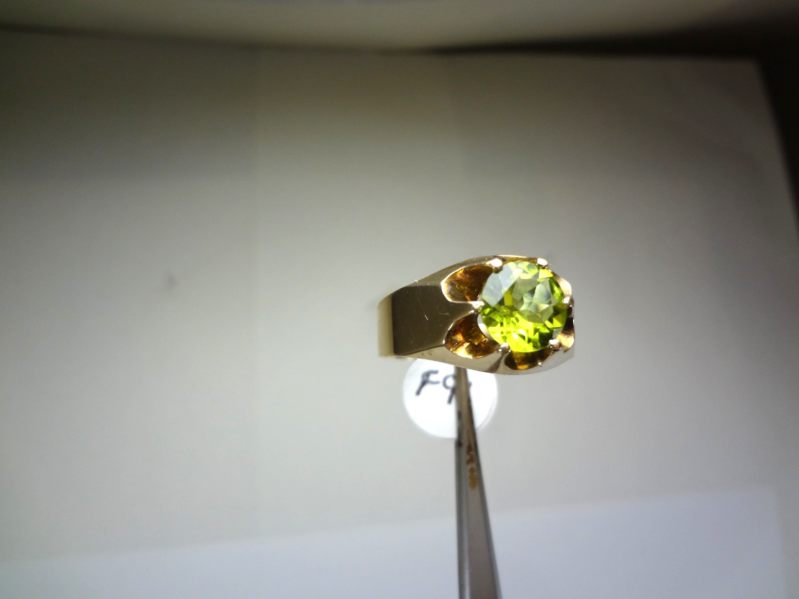10K SOLID GOLD- PERIDOT IN A BELCHER STYLE RING – 7.30 GRAMS – SIZE 11.5 – F91