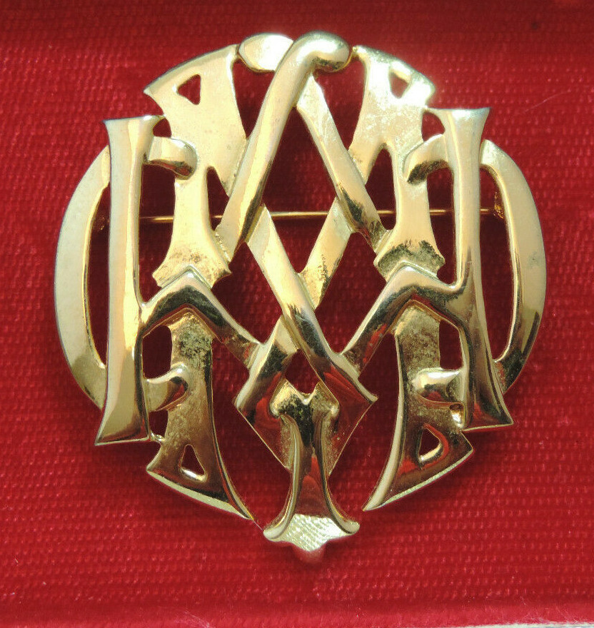 Vintage Carolee Classical INterlocking Monogram Gold tone Brooch Pin CL 25