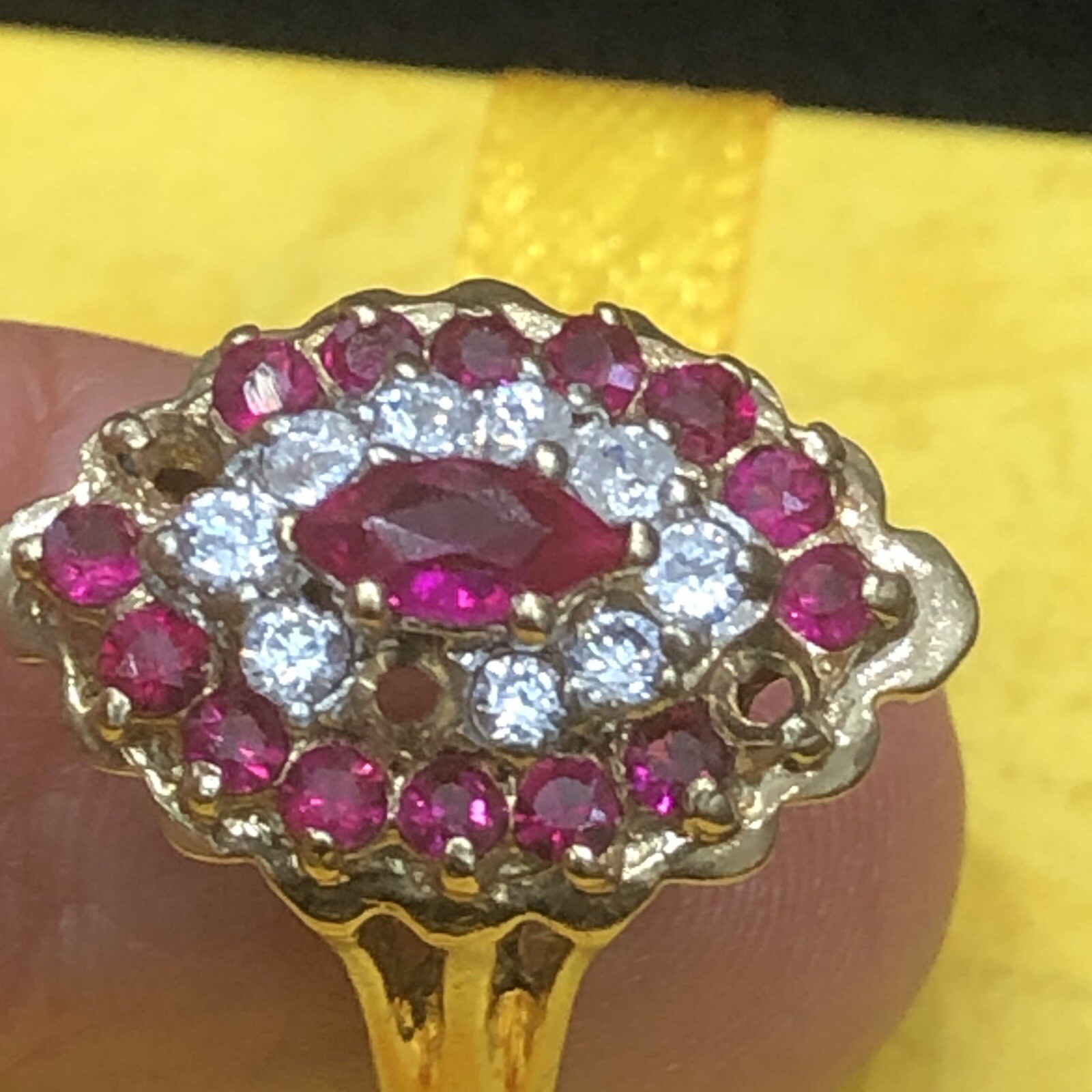 14KT YELLOW GOLD RING RED & WHITE GEMSTONES 1X1mm SIZE 5.5 WEIGHT 4.4g