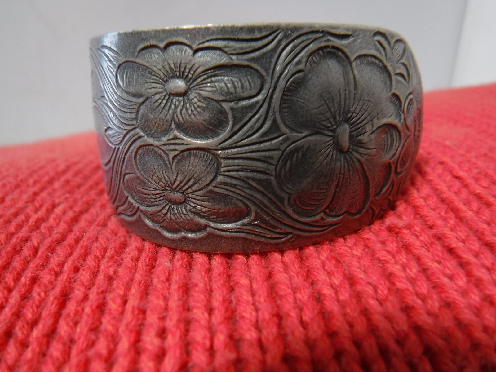 Salisbury Pewter July Larkspur Flower of the Month Etched Cuff Bracelet 1 Inch