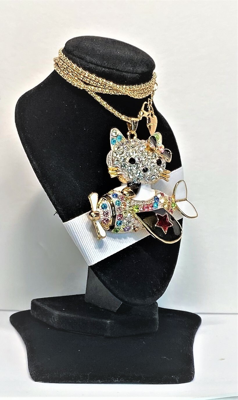 BETSEY JOHNSON PENDANT COME FLY WITH ME CAT N A PLANE WITH A GOLD CHAIN AND TAG