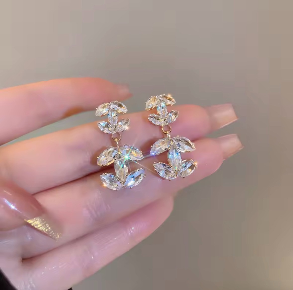 French Shiny Zircon Earrings,Light Luxury Full Diamond, Exquisite Versatile