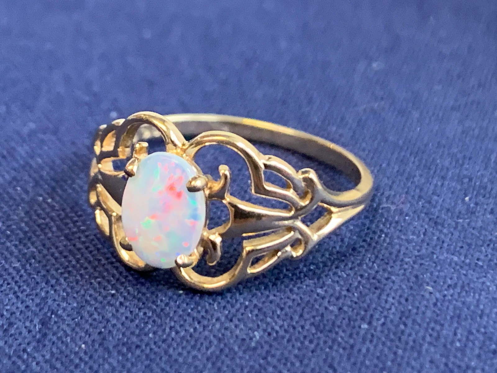 10K Yellow Gold Ring 1.53g Fine Jewelry Size 6 Band Opal Look Oval Stone *READ*