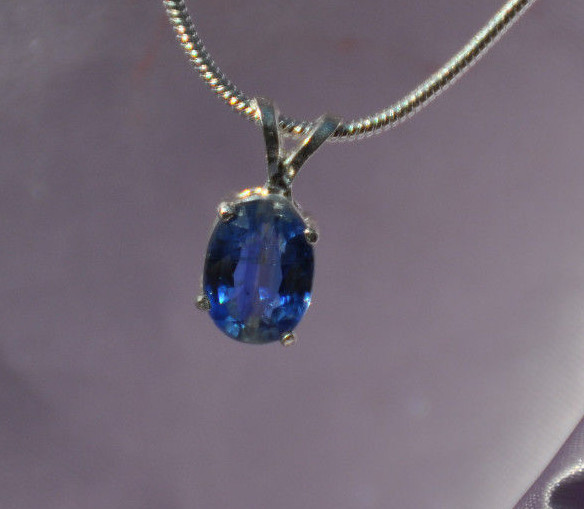 1.2 CT HANDCRAFTED 8MM X 6MM OVAL BLUE KYANITE PENDANT IN STERLING SILVER