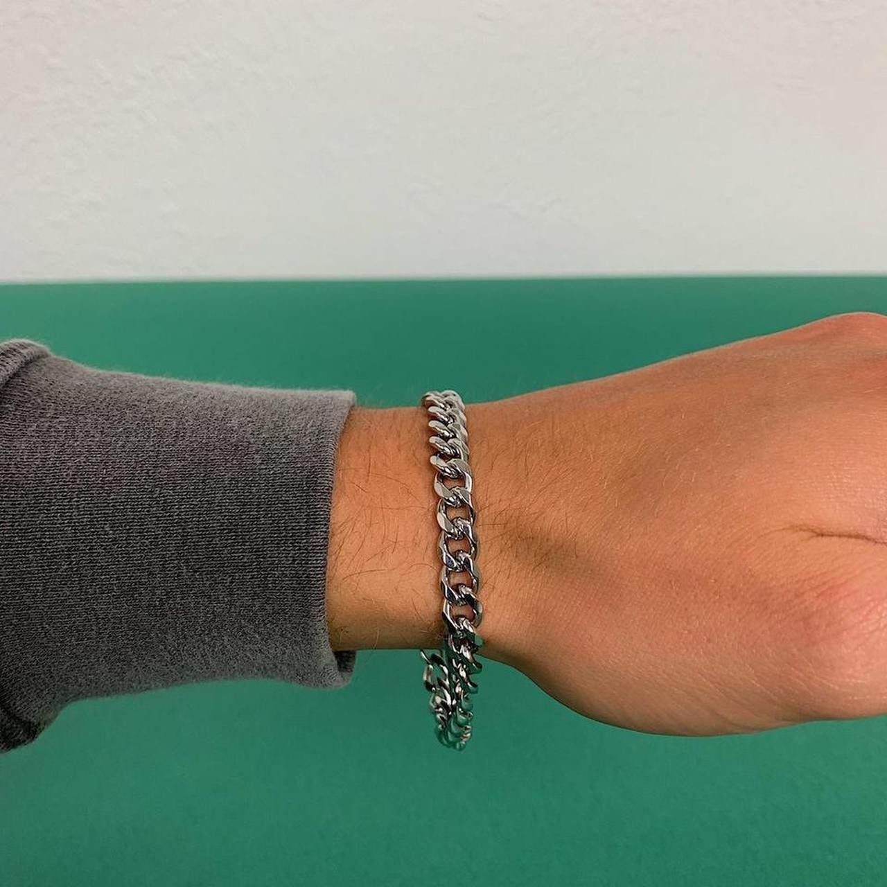 Y2k Vintage style Silver color Cuban Link bracelet. Cool design. Nice quality