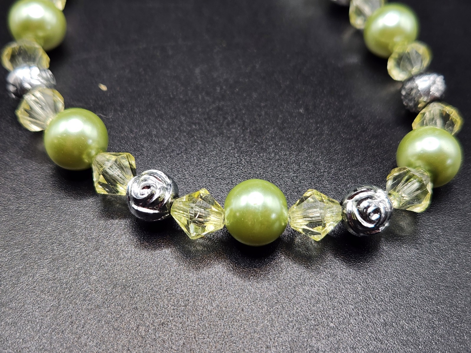 #0332 – Green Faux Pearl Crystal Silver Rose Bead Necklace 17″ Floral Statement