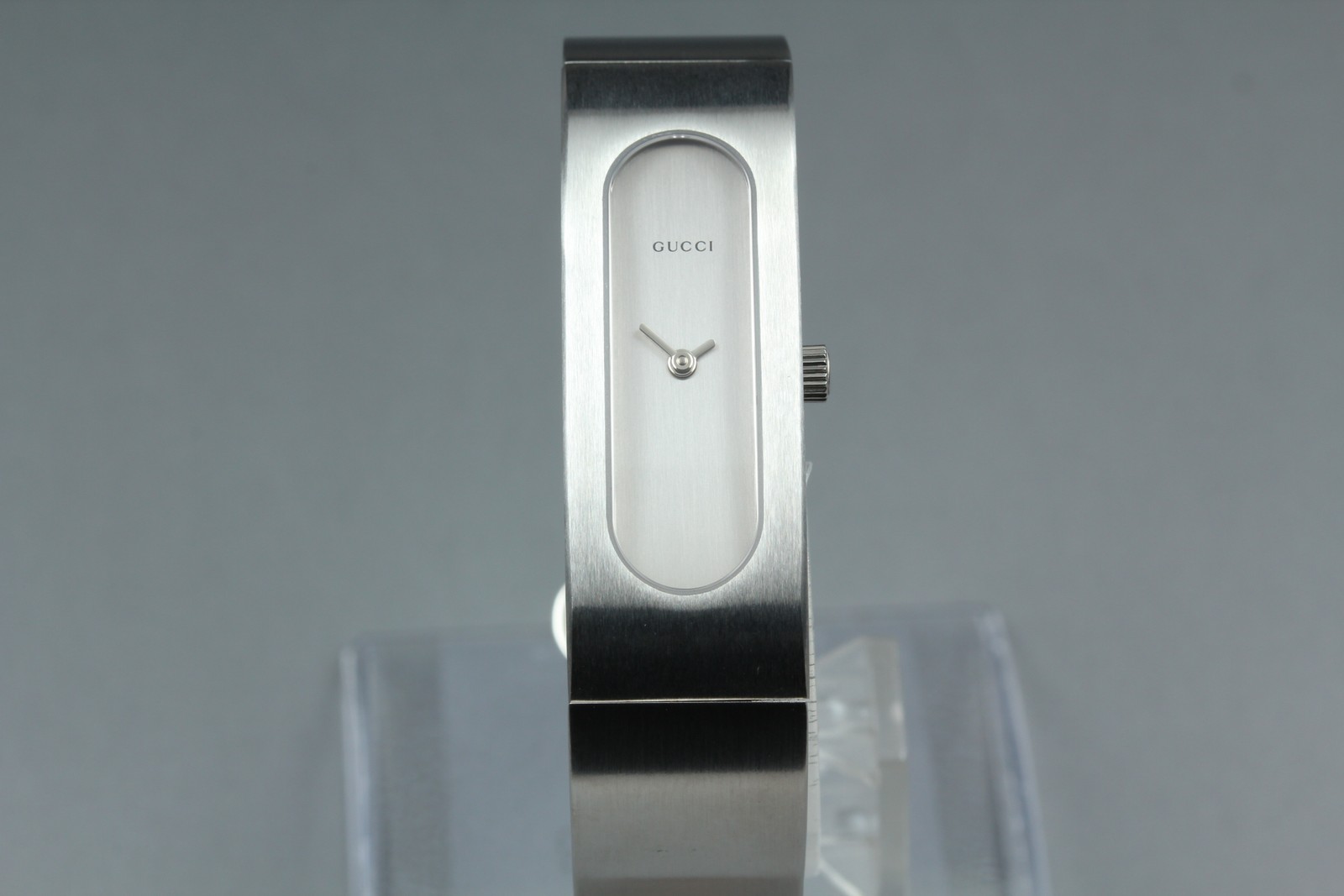 [MINT wBox] GUCCI 2400S Silver Dial Quartz Women’s Vintage Watch From Japan