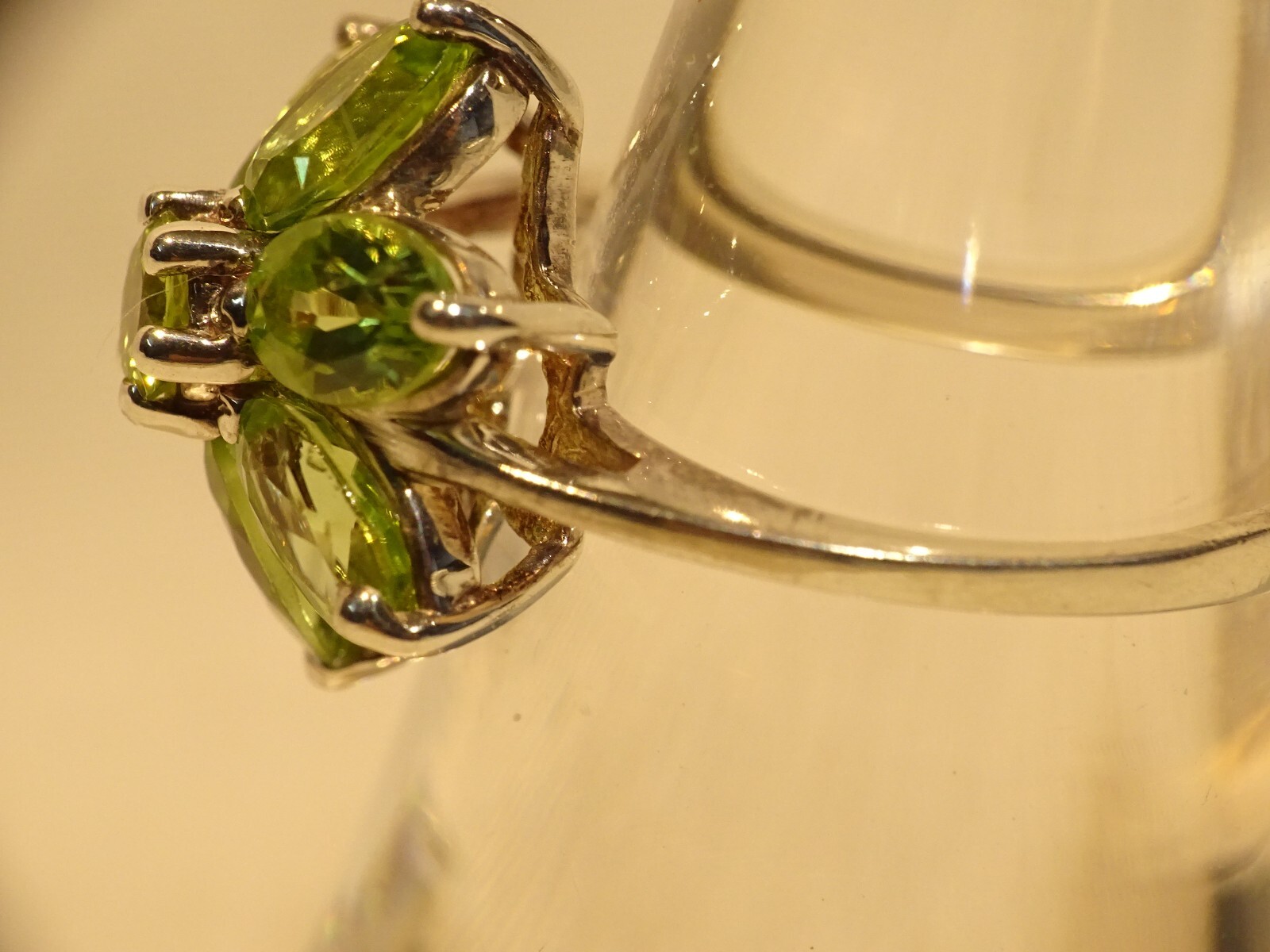 Very Nice Sterling Silver Light Green Tourmaline Classic Flower Size 6 Ring