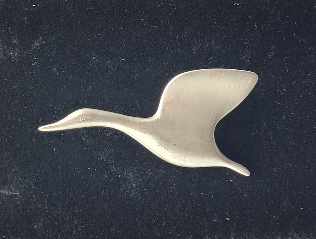 Frederick Design Canada Goose Pewter Bird In Flight Brooch Pin Silver Tone Vtg