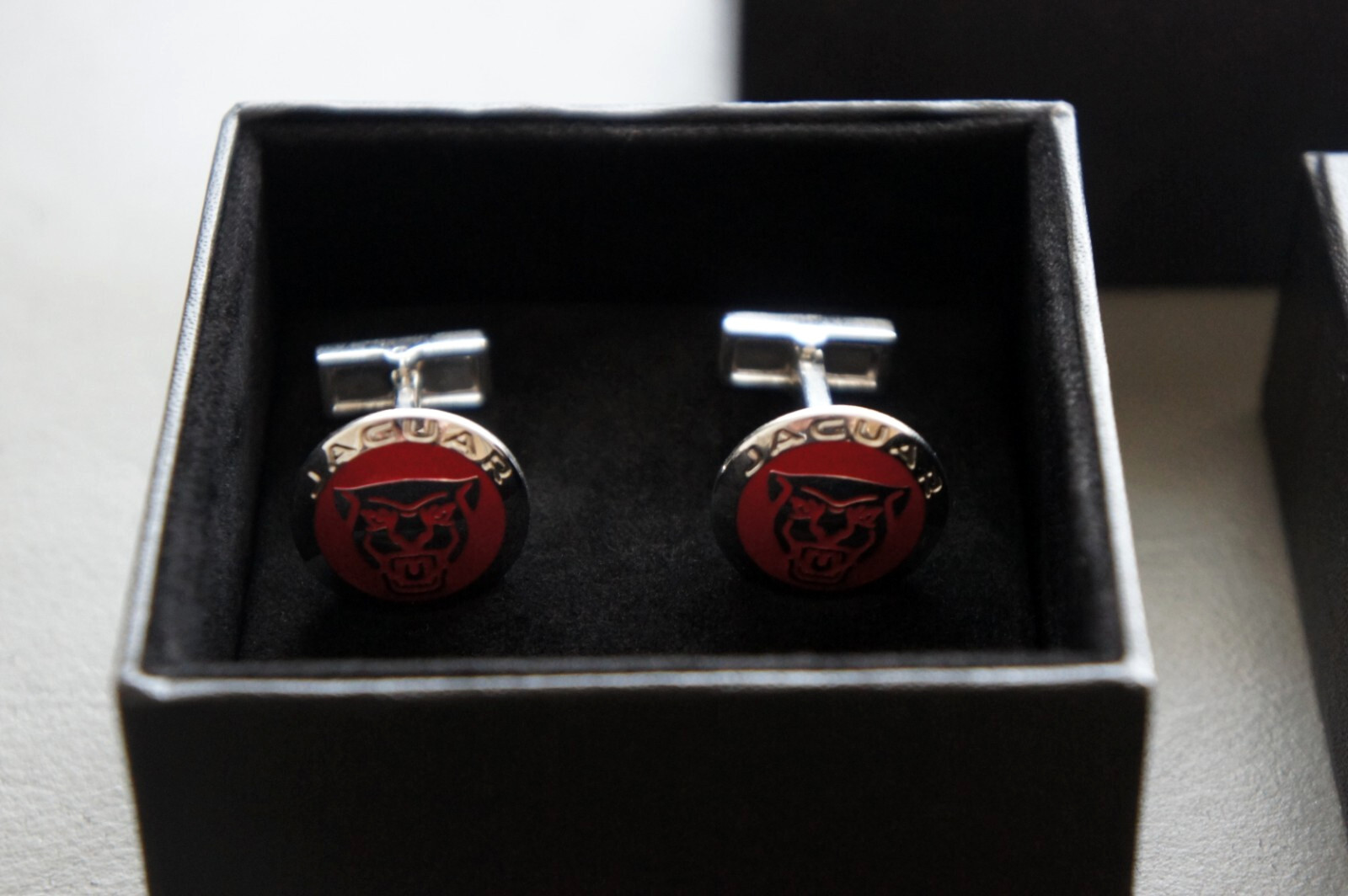 NIB Genuine & OEM Jaguar Classic Red Enamel Head Logo Cuff Links 50JACL275RDA