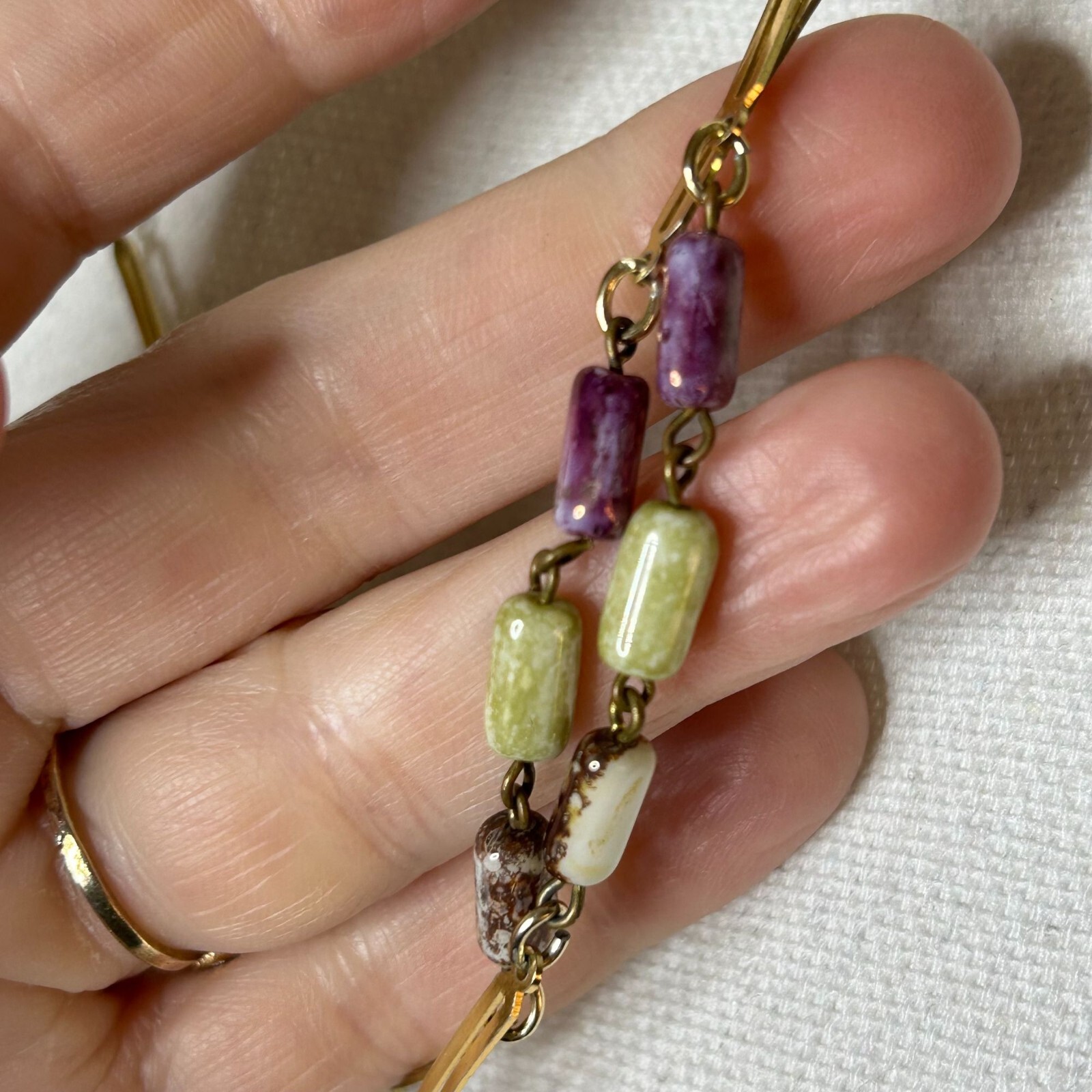 Single Strand Gold Colored Chain Necklace w/Multicolored Stones