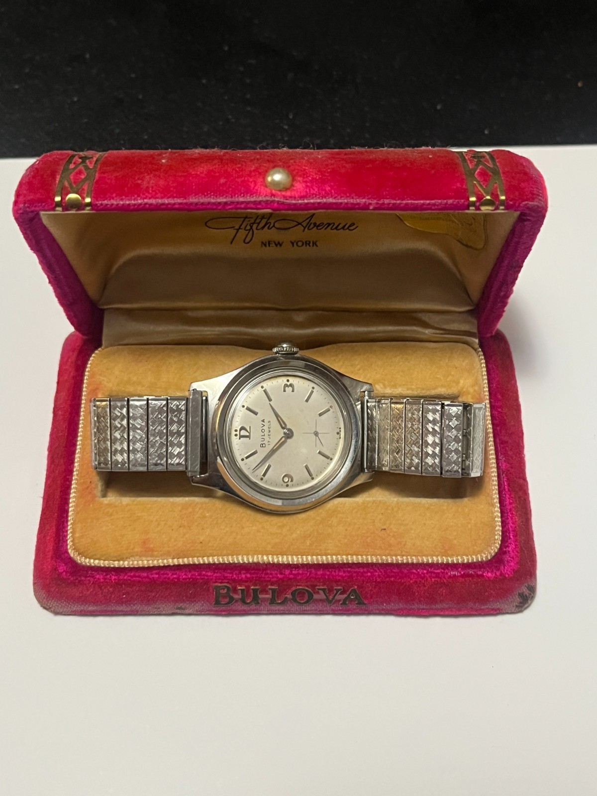 Vintage Men’s Bulova 17J Manual Winding Dress Watch