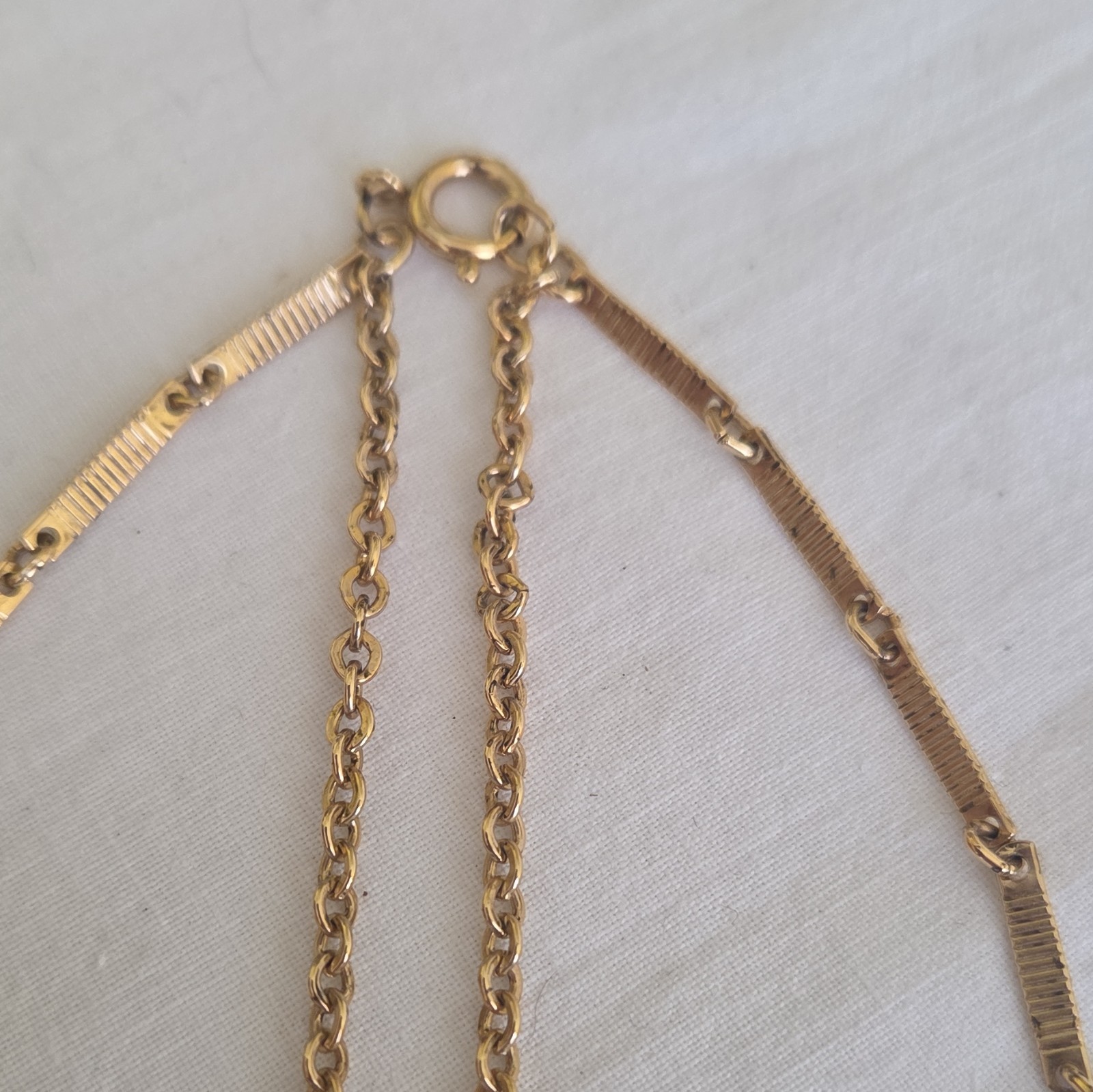 Gold Tone Tassel Pendant Necklace Cable Chain Spring Ring Closure