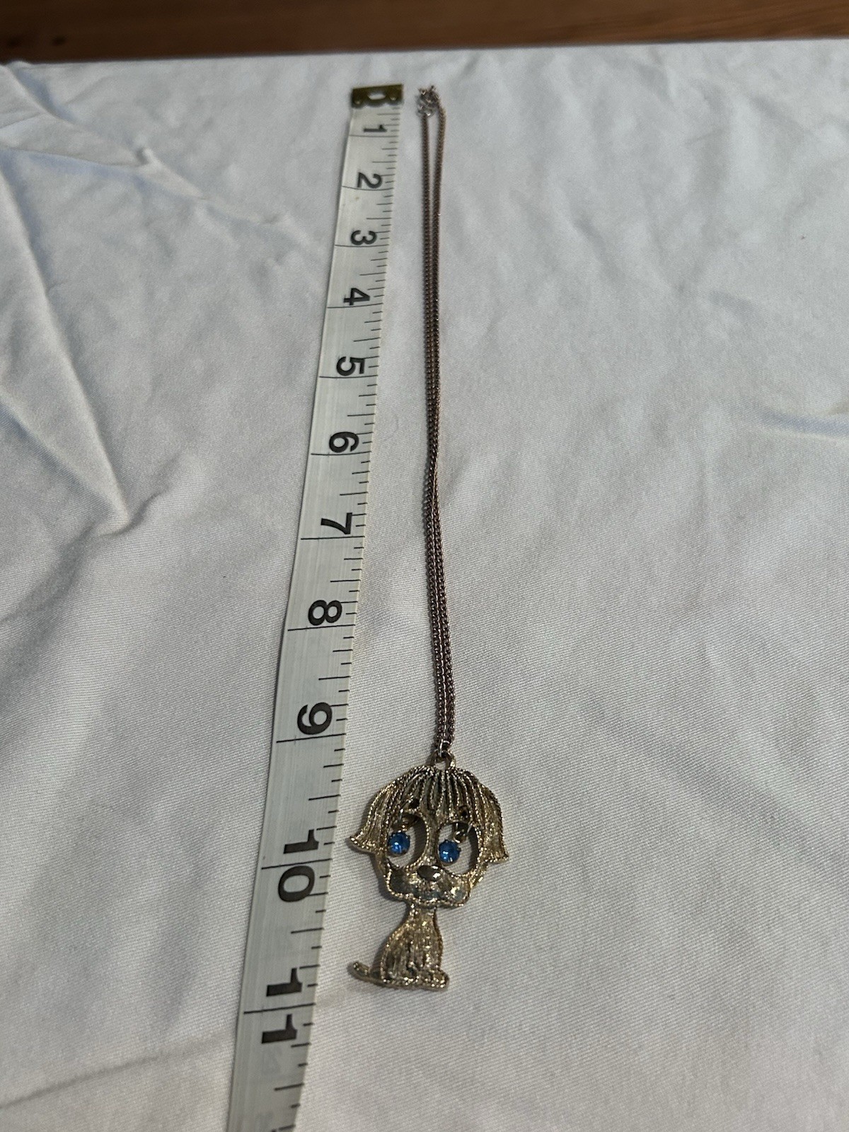 Vintage Gold Tone Shaggy Dog Pendant Necklace Rhinestone Dangle Eyes 70s