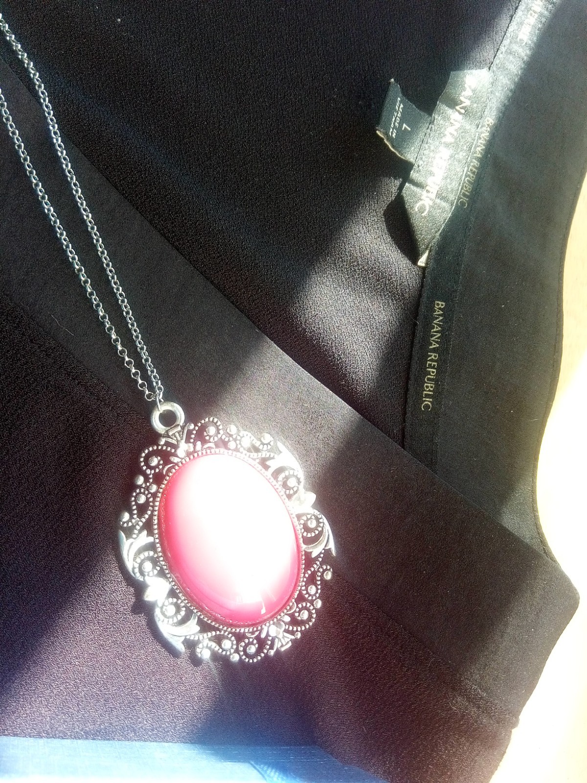 SW Red Turquoise 2″ Stone Pendant, 32″L ST Chain, Color By Sherwin-Williams