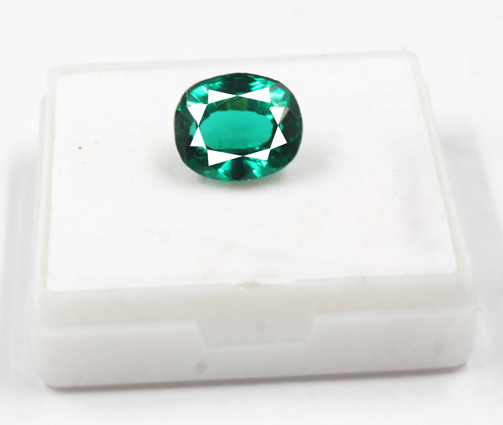 7.35 Ct Certified Oval Cut Zambia Natural Eye Clean Green Emerald Gemstone AKG