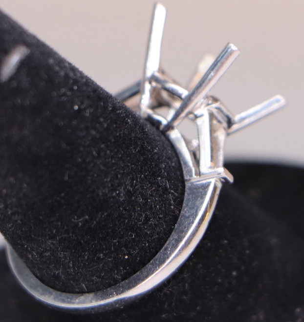 Heavy 5.75g Irid-Platinum Semi-Mount – 8ct Capacity – Tapered Baguette Accents