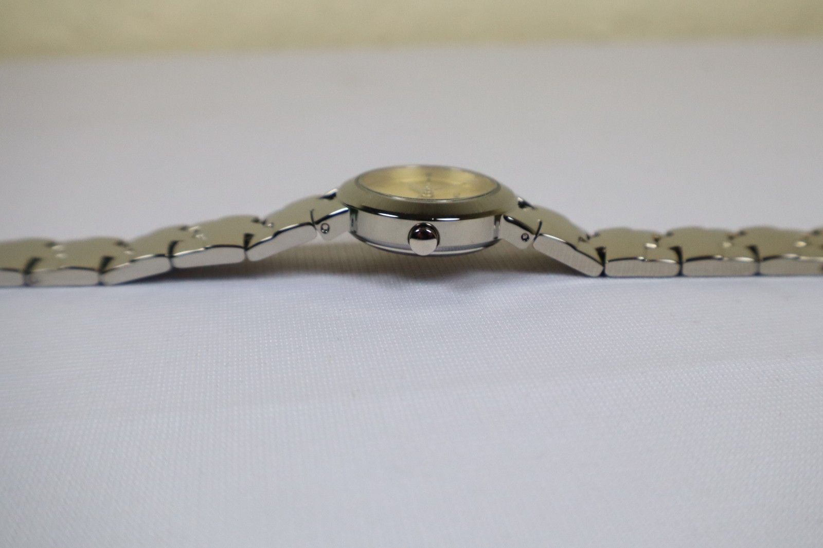 Timex Watch NIB Silver Tone Bracelet Band Needs New Battery ONE YEAR WARRANTY