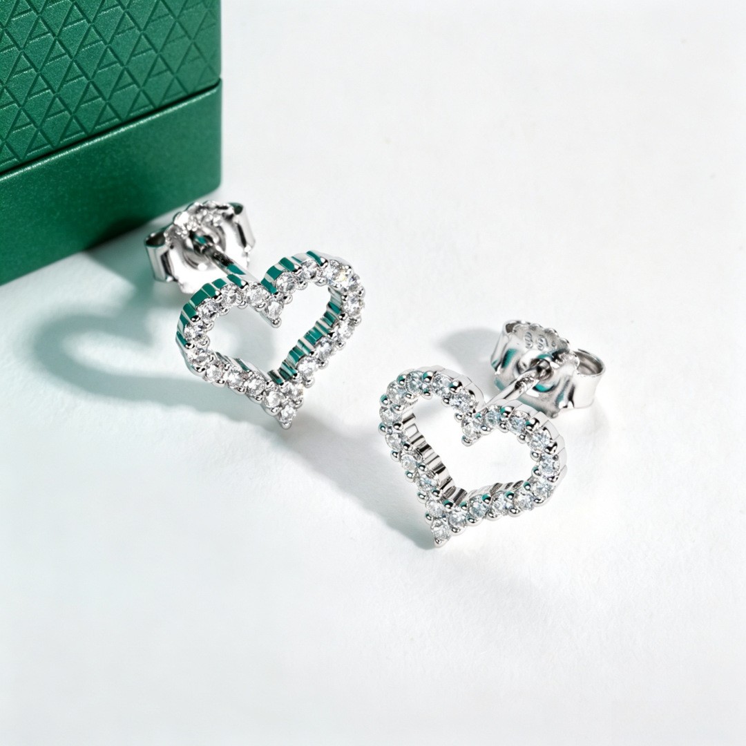 Fashion 925 Sterling Silver Moissanite Love Heart Necklace Stud Earrings Set