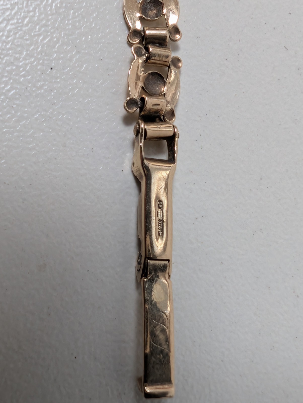 Vintage 9ct Gold & Garnet Sovereign Ladies Watch