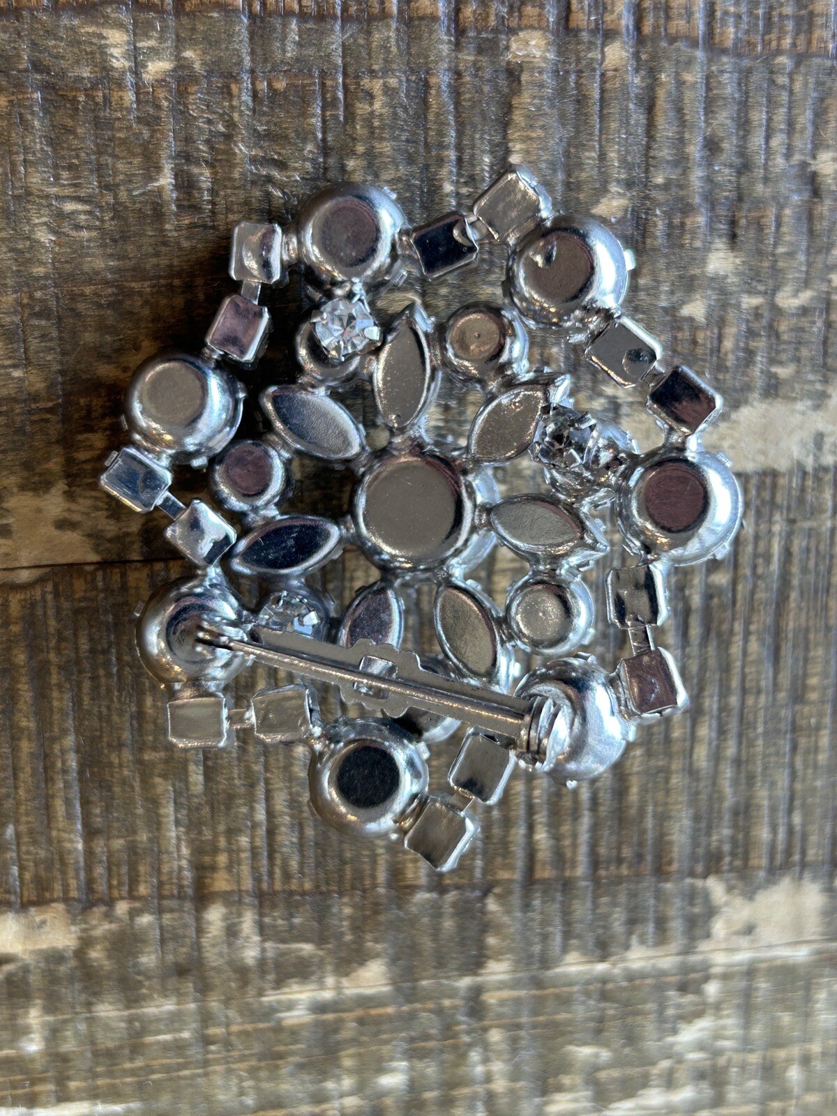 INCREDIBLE Vintage UNSIGNED DESIGNER White Rhinestone Brooch w Stones on BACK !?