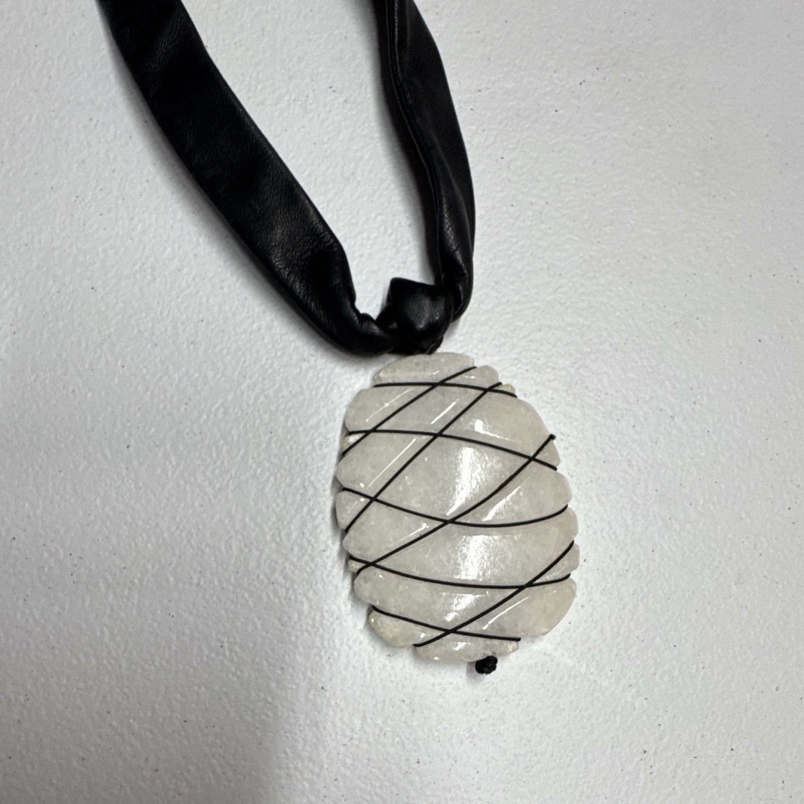Black Leather Cord Tie Necklace White Oval Alabaster Charm Pendant 101426