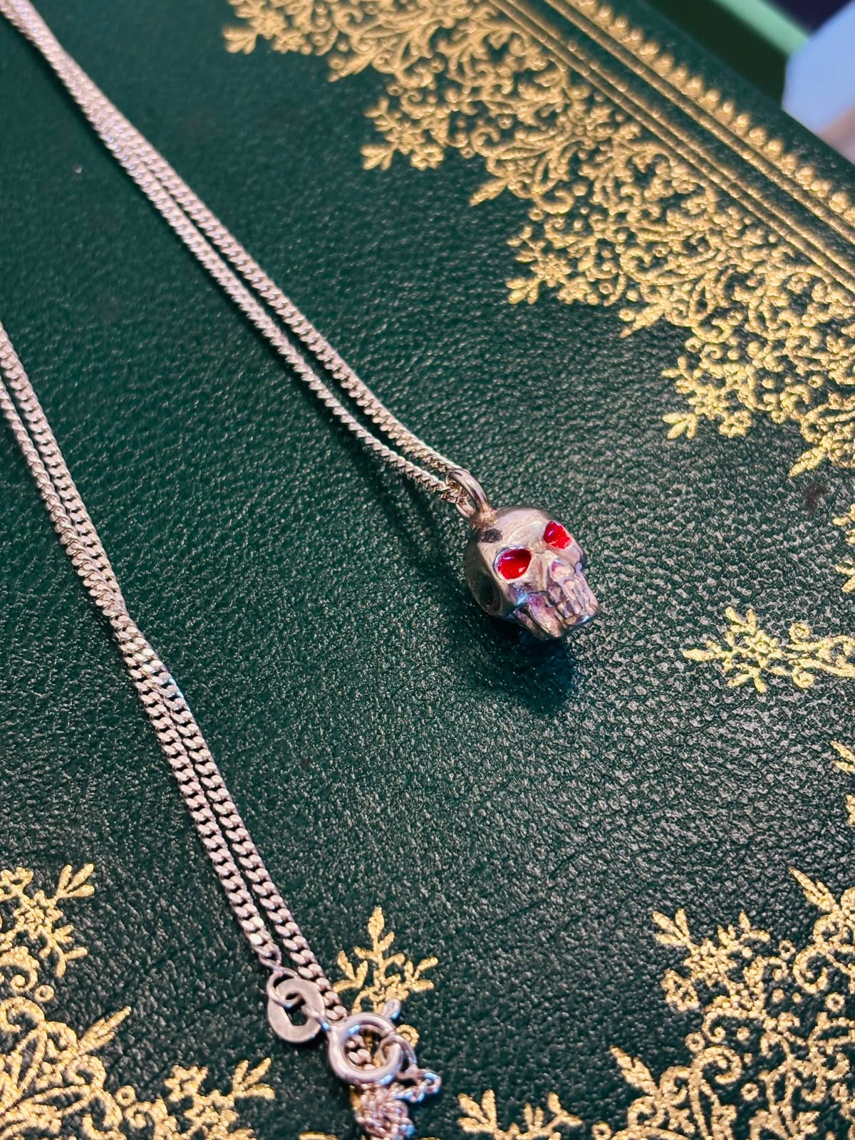 925 Silver 14mm Skull Red Eyes Pendant 22 inch chain Hand Made In UK HMJ047