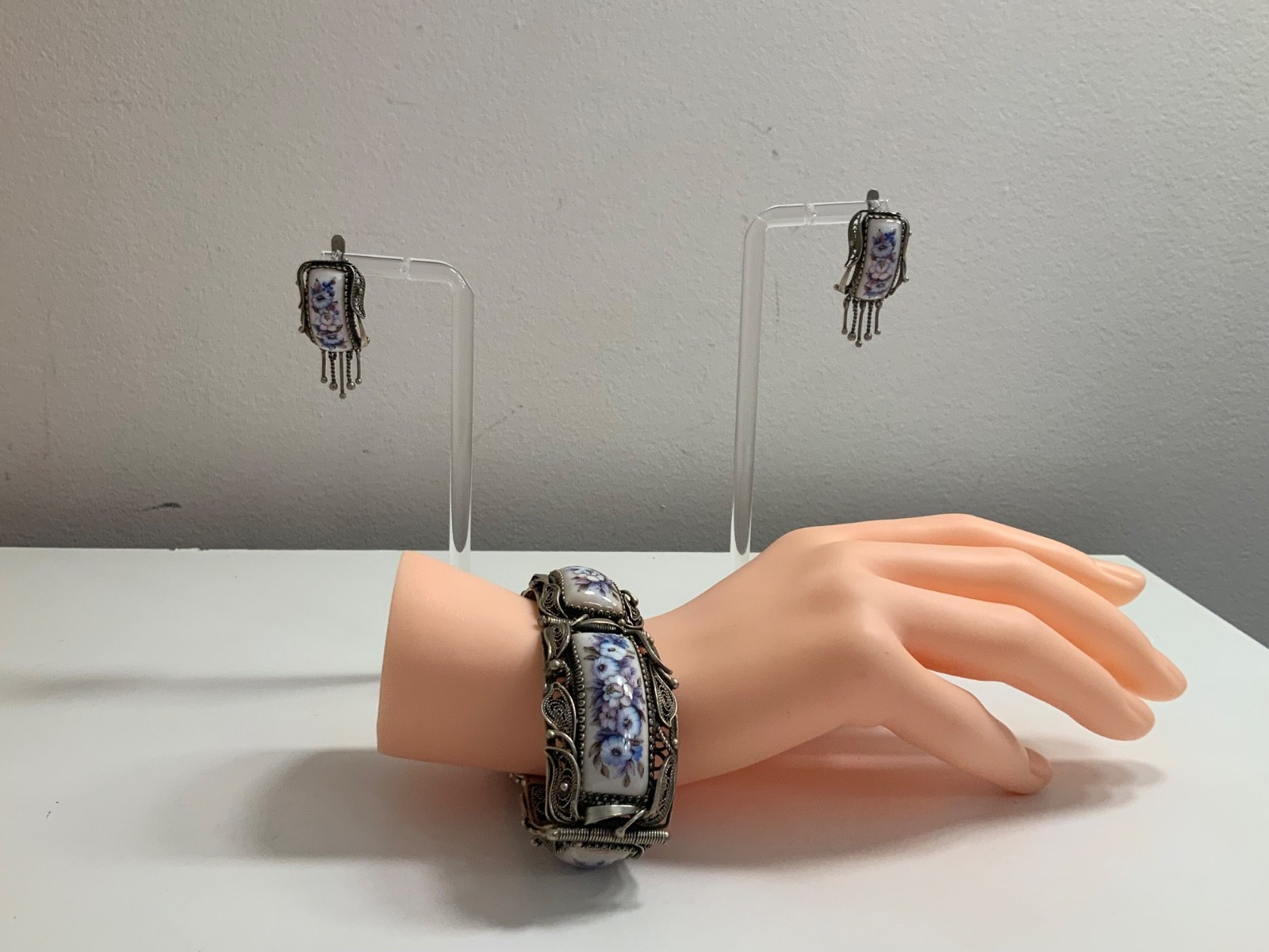 VINTAGE MORE THAN 50 YEARS OLD ENAMEL WOMEN BRACELET & EARRINGS GREAT CONDITION