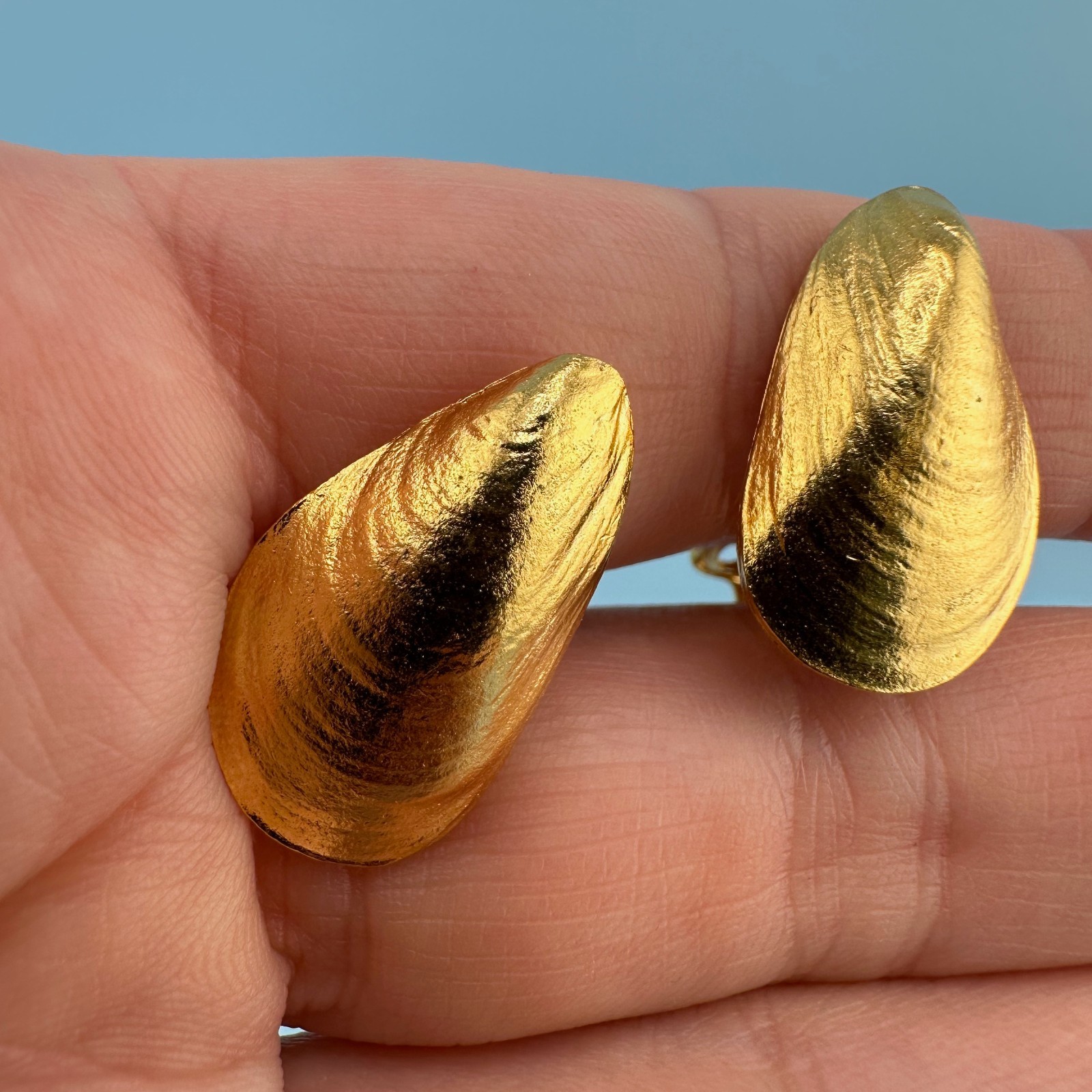 Vintage Crown Trifari Mussel Shell Clip On Earrings Brushed Satin Gold Tone RARE