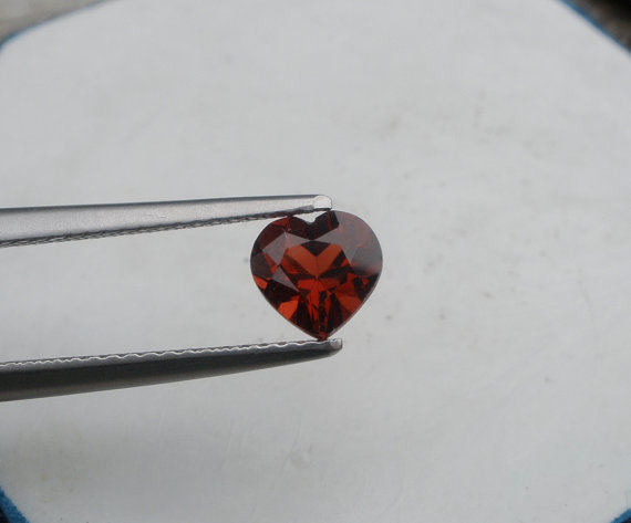 Garnet heart loose faceted natural gem 6mm