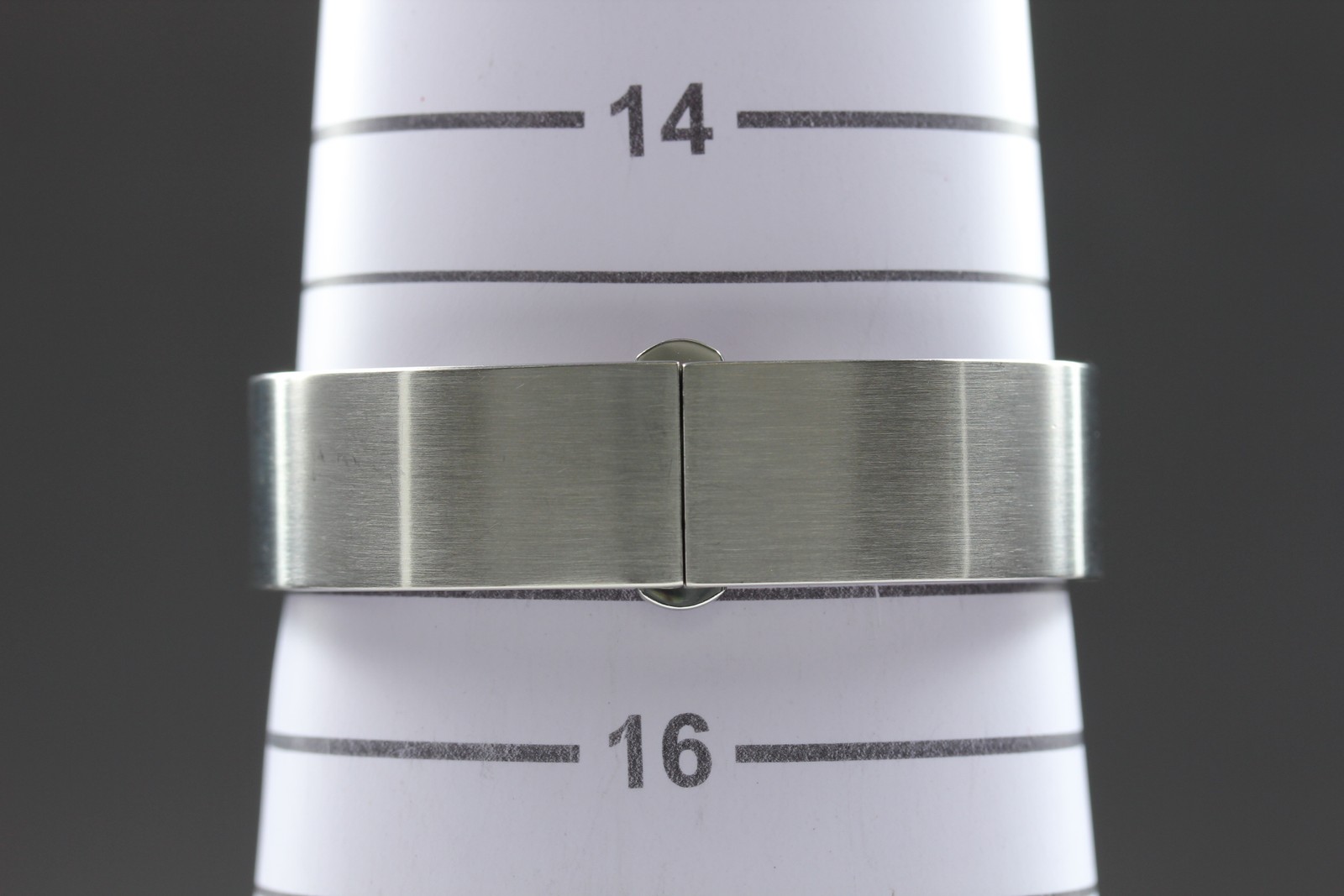 [Near Mint] GUCCI 2400S 14mm Silver Dial Quartz Women’s Vintage Watch From JAPAN