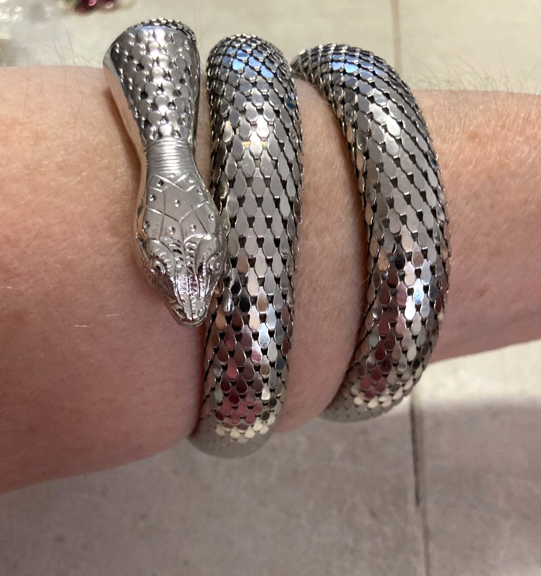 WHITING & DAVIS Silver Tone Mesh Snake Wrap BRACELET Very Good Condition