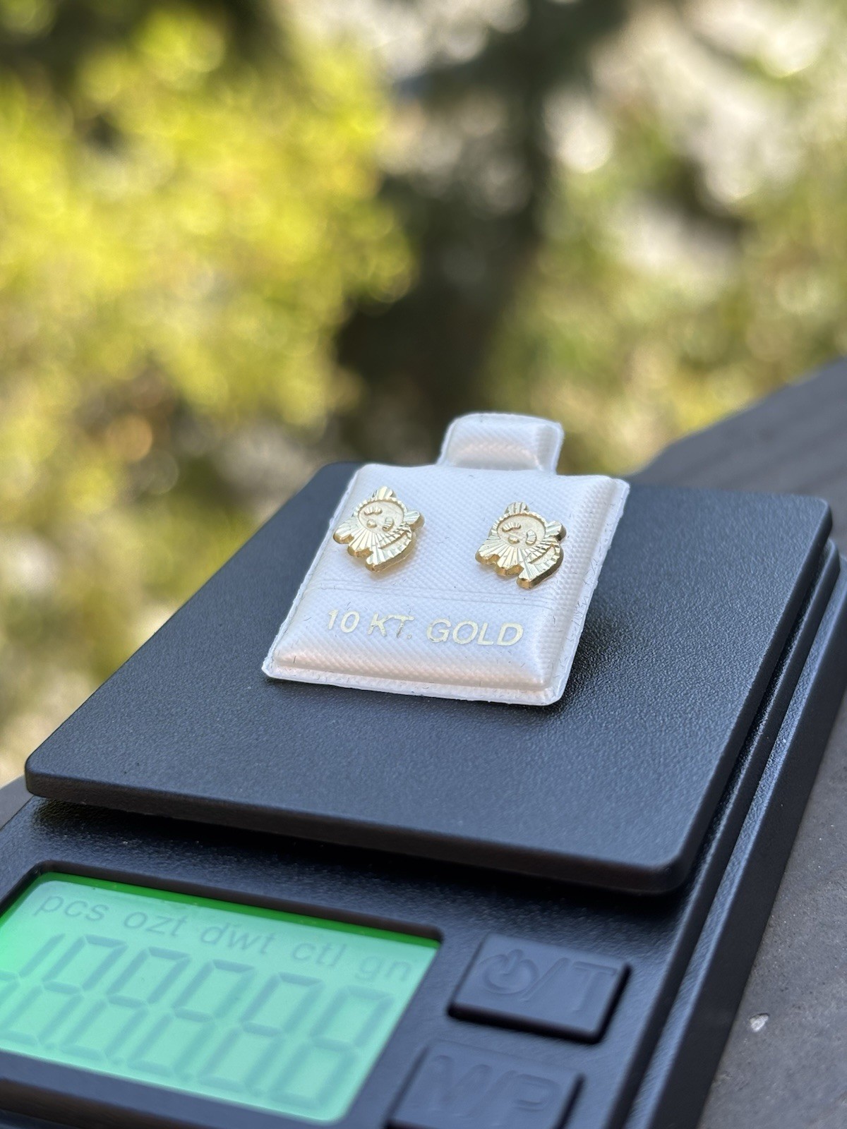 Earrings with 10 carat panda figure, beautiful stoneless earrings