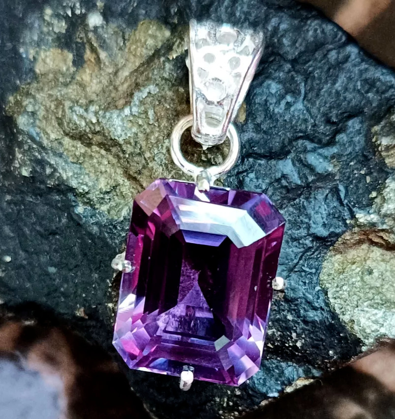 Natural 18.60 CT Color Change Alexandrite Certified Gemstone Pendant 925 Silver
